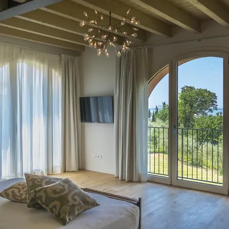 Collivo Λατζίζε